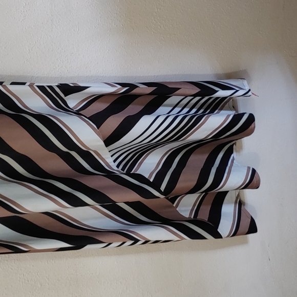 Adressing Woman Women's Size Small Sleeveless Dress - Picture 2 of 6